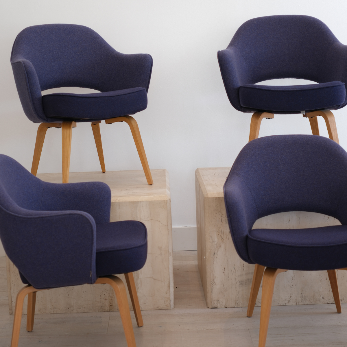 DWR Executive Saarinen Chair in blue- set of 4