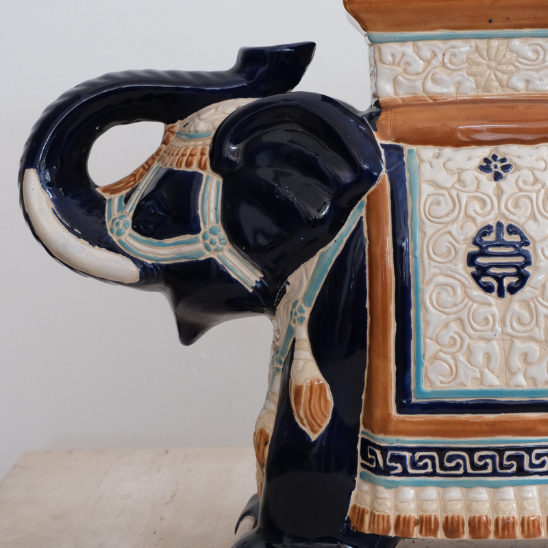 Vintage Chinoiserie Blue elephant