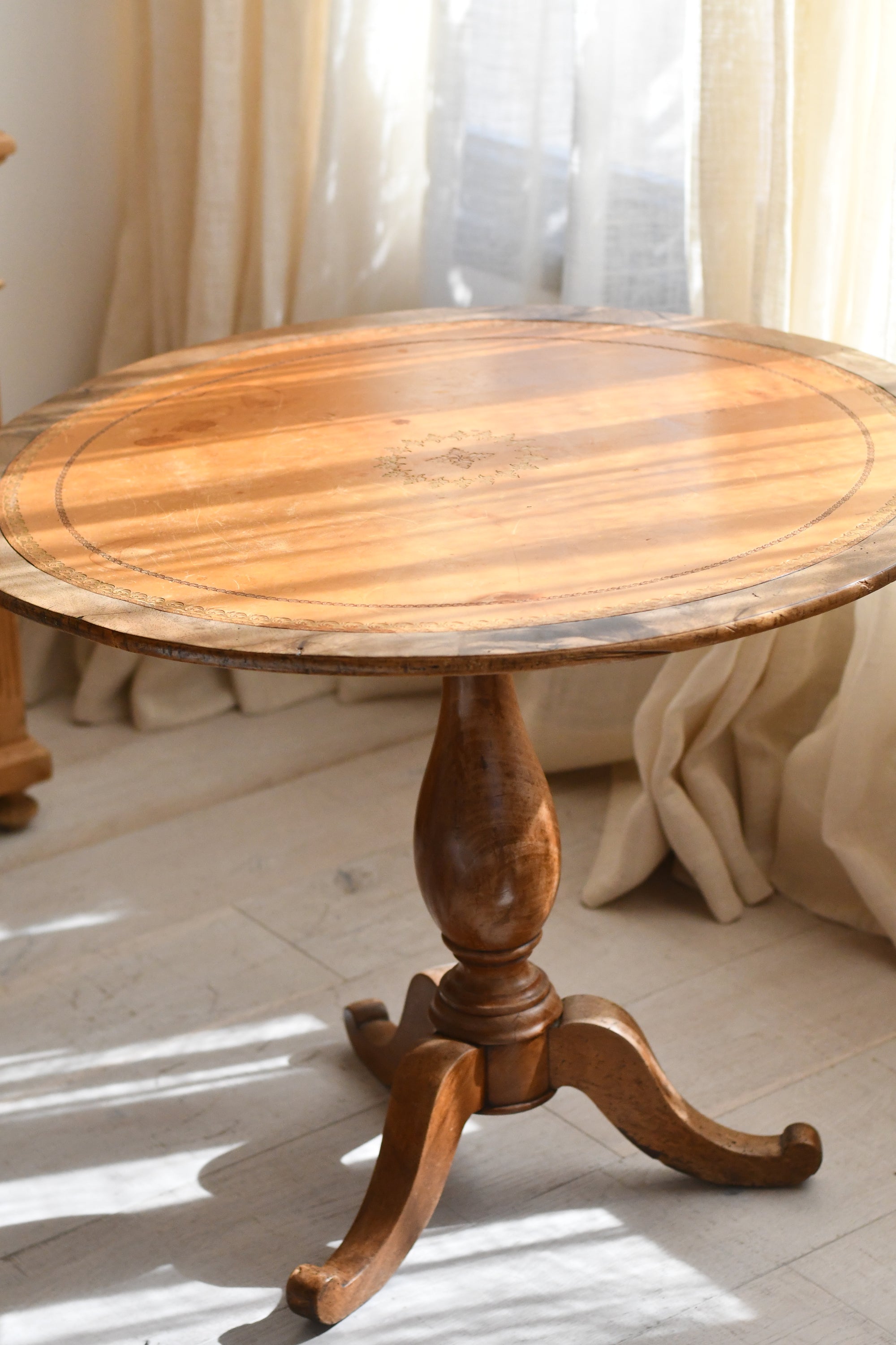 Round Pedestal Table with Leather Inlay