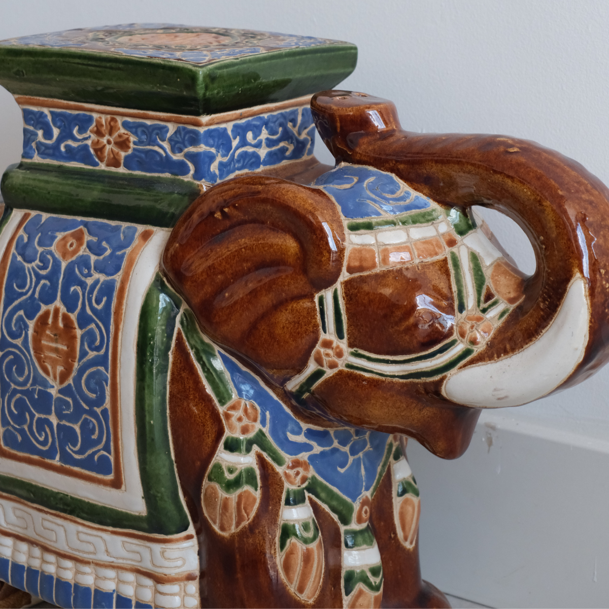 Vintage Chinoiserie Brown elephant