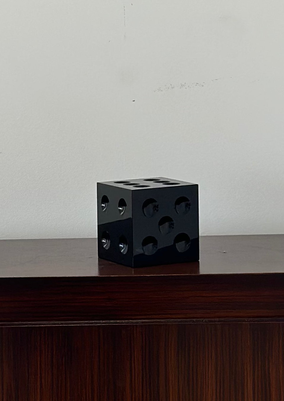 Black Hand Cut Crystal Dice