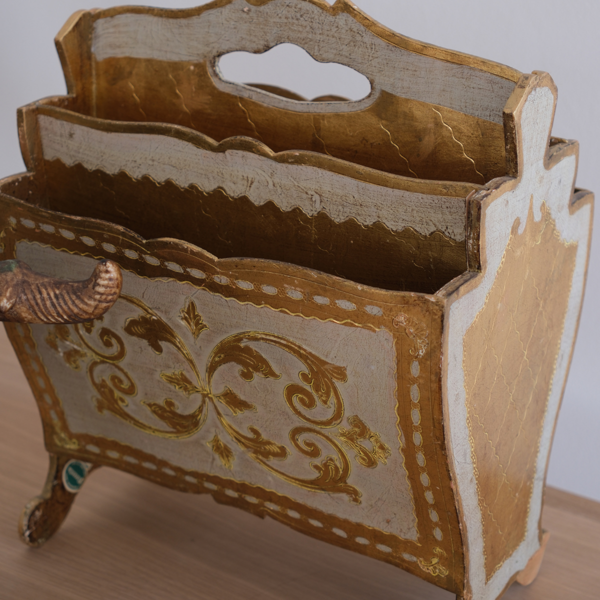 Florentine Magazine Rack