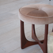 round ottoman/wood/beige textile