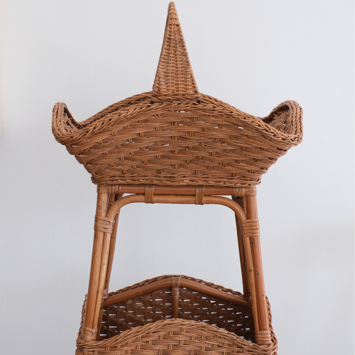 VTG. Wicker