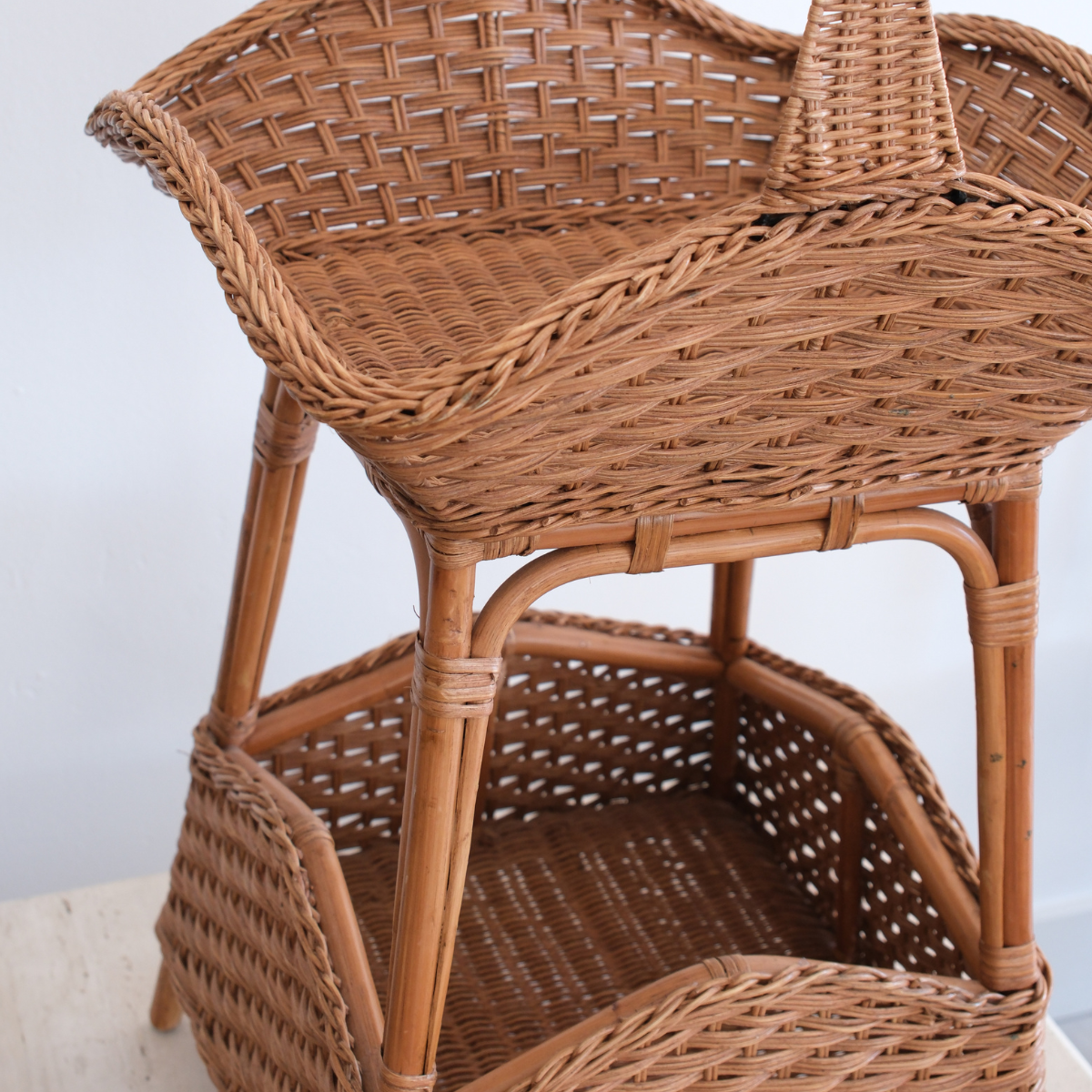VTG. Wicker